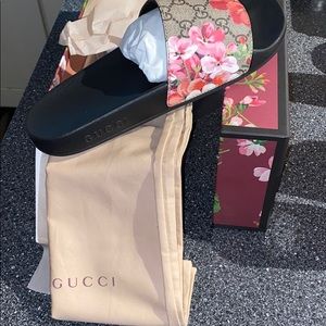 ✨AUTHENTIC✨ LADIES BRAND NEW GUCCI SLIDES